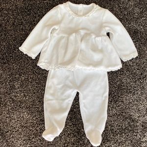 Restoration Hardware Baby & Child white velour set 6-12 m